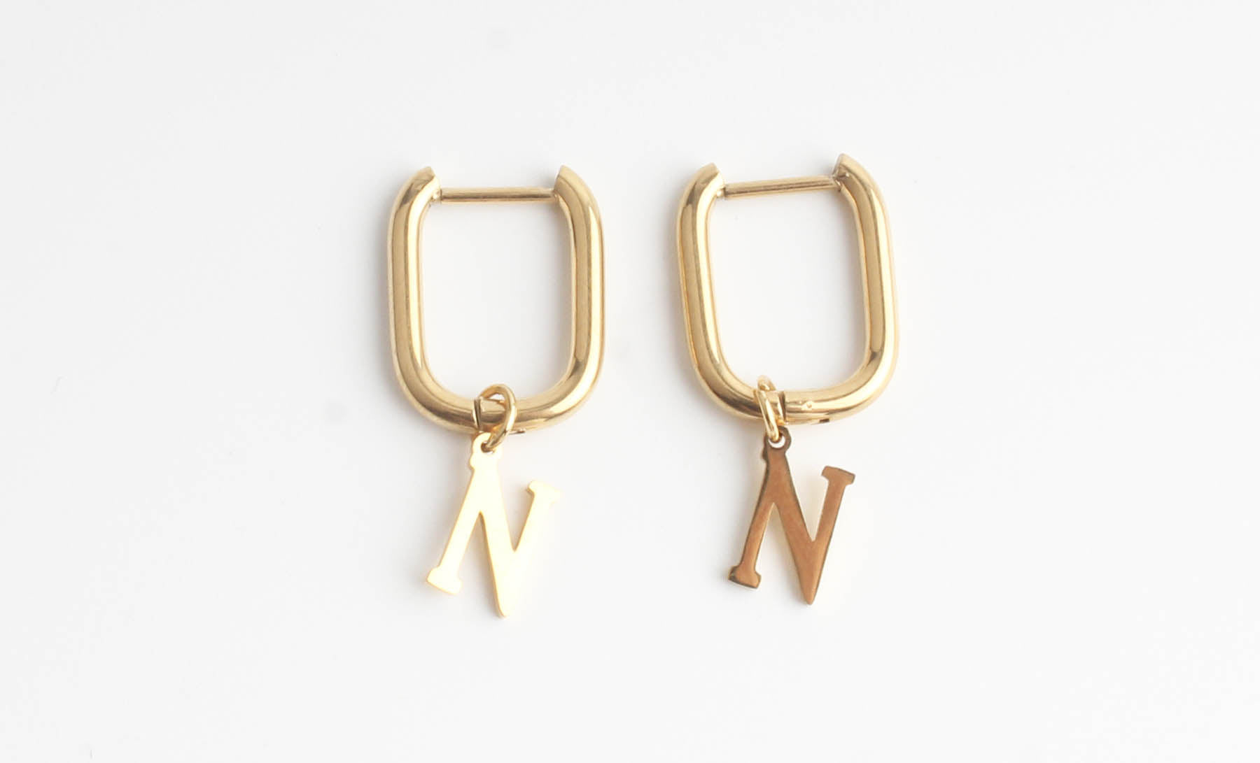 Initial - Pendientes - Acero inoxidable